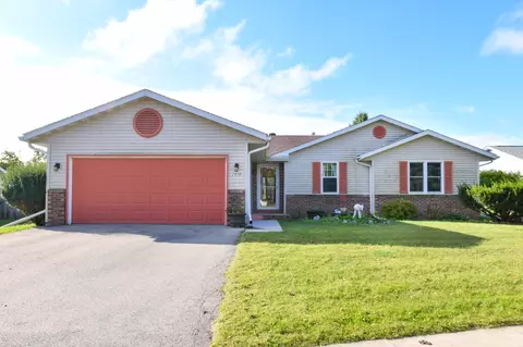 1310 Whispering Pnes, Delavan, WI 53115