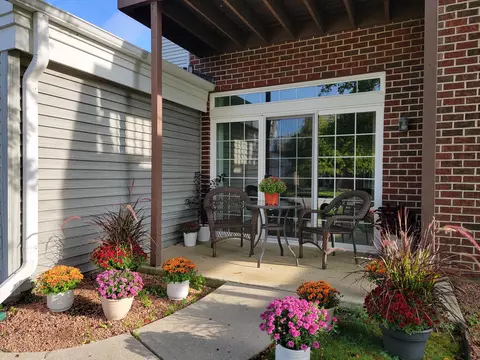n16w26571 Tall Reeds #B, Pewaukee, WI 53072