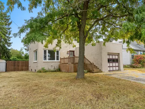 1011 Dewey, Manitowoc, WI 54220