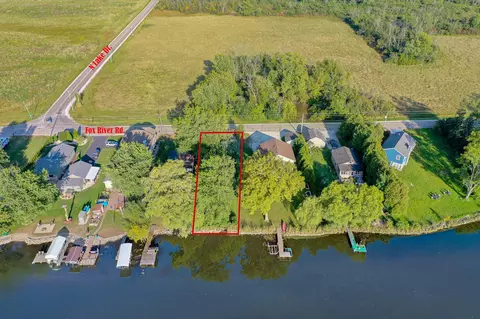 7914 Fox Riv, Waterford, WI 53185