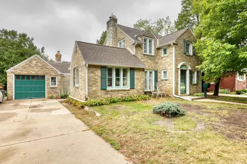 2449 S 80th, West Allis, WI 53219