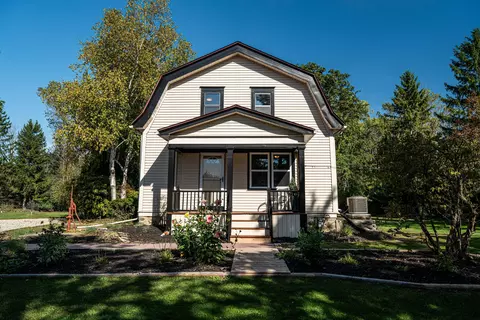 604 W Zedler, Mequon, WI 53092