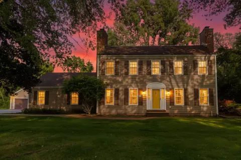 9822 N Auburn, Mequon, WI 53092