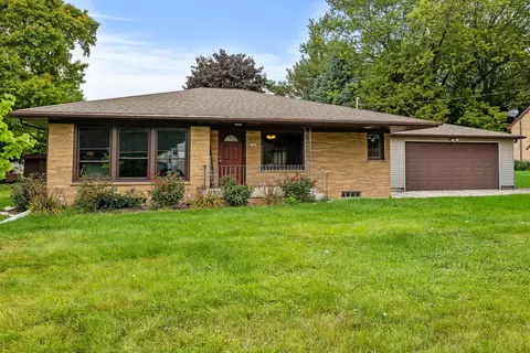 1346 Marshall, Cleveland, WI 53015