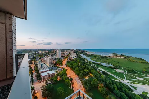 923 E Kilbourn #3000, Milwaukee, WI 53202