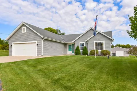 862 Decorah, Trenton, WI 53095