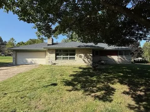 745 Hi Rdg, Waukesha, WI 53186