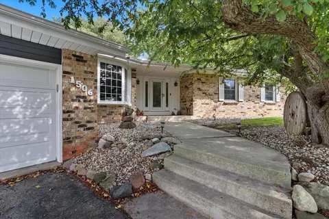 1506 River Highlands, Oconomowoc, WI 53066