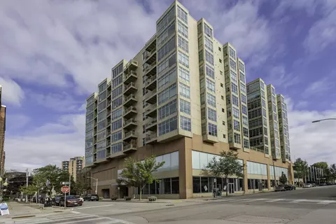 1550 E Royall #907, Milwaukee, WI 53202