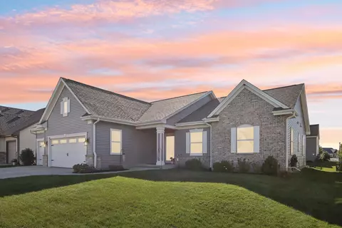 1410 Blazing Star, Oconomowoc, WI 53066