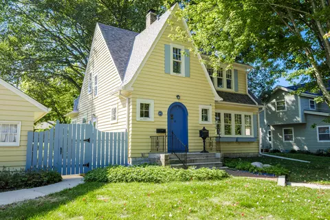 517 Park, South Milwaukee, WI 53172