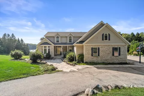 n5463 Stonehedge Lane, Fredonia, WI 53021