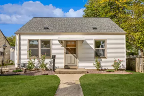 4449 S Lenox, Milwaukee, WI 53207