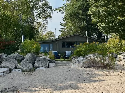 7104 Sauk Trail Bch, Cedar Grove, WI 53013