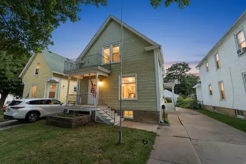 2105 Clarence, Racine, WI 53405