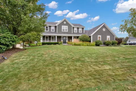 1614 Legend Hl, Waukesha, WI 53189
