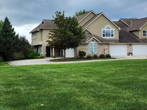 9135 W Elm #D, Franklin, WI 53132