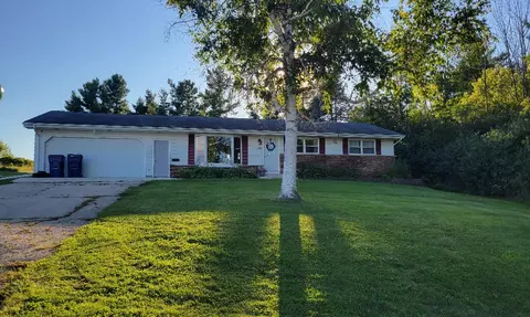 612 Lake, Cascade, WI 53011