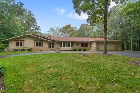 280 Nob Hl, Colgate, WI 53017