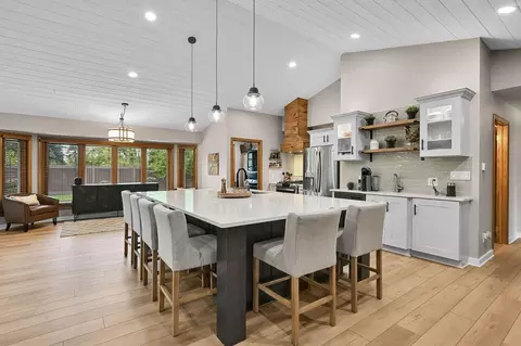 3906 S Woodhill, New Berlin, WI 53151