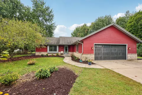 950 S Whitaker, Summit, WI 53066