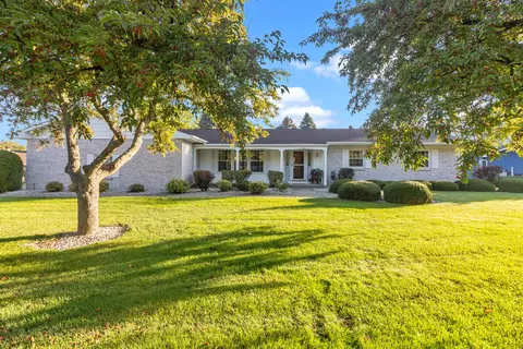611 W W Est, Elkhorn, WI 53121