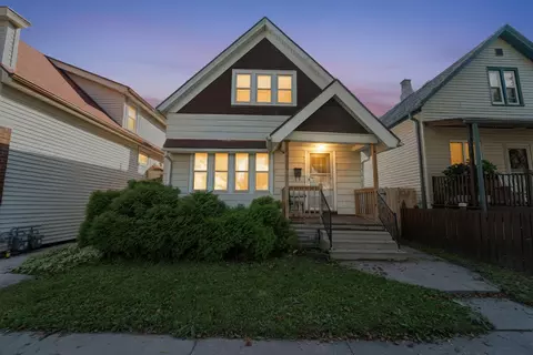 2450 S 7th, Milwaukee, WI 53215