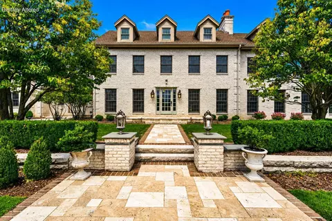 10060 N Range Line, Mequon, WI 53092