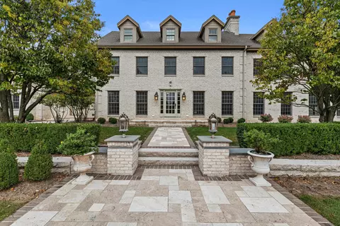 10060 N Range Line, Mequon, WI 53092