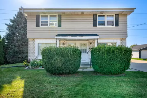 1920 Cardinal #1922, Waukesha, WI 53186