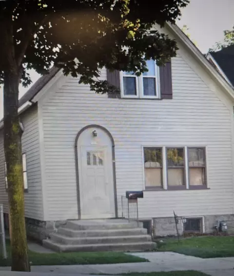 3319 W Scott, Milwaukee, WI 53215
