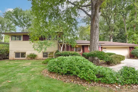 2342 W Acacia, Glendale, WI 53209