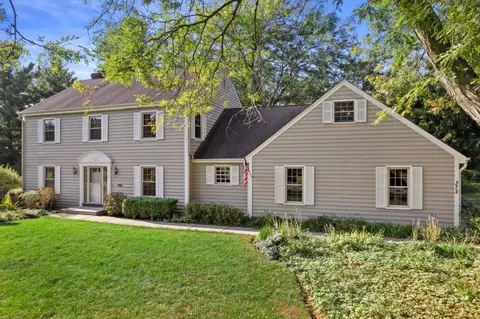 372 Birch, Delafield, WI 53018