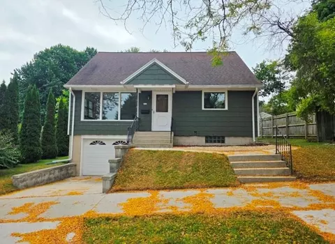 913 Broadway, Sheboygan, WI 53081