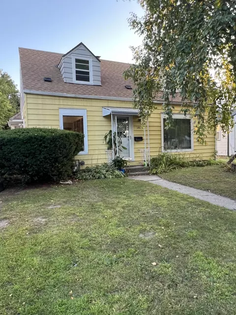 1919 E Norwich, Saint Francis, WI 53235
