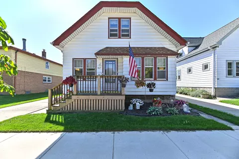 467 E Howard, Milwaukee, WI 53207