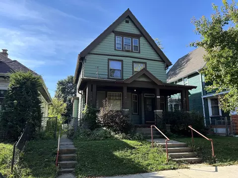 3911 W Roberts, Milwaukee, WI 53208