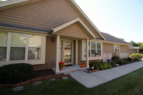 n24w24030 Brandon Oaks #A, Pewaukee, WI 53072