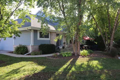 14241 W Waterford Sq, New Berlin, WI 53151