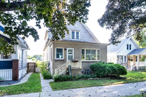 2211 E Holt Ave, Milwaukee, WI 53207
