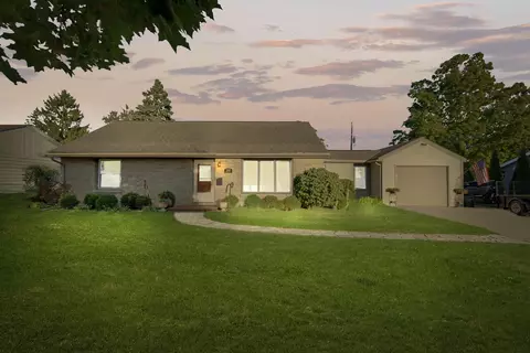 208 Kenwood, Thiensville, WI 53092