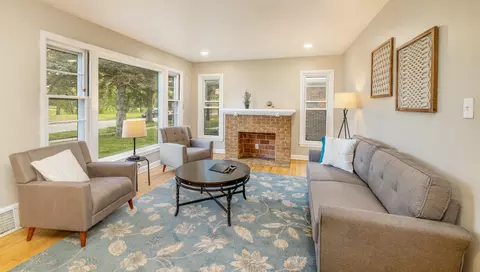5325 W Lincoln Crk, Milwaukee, WI 53218