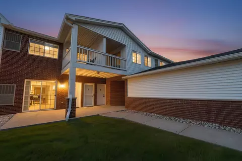 8060 Lexington #606, Pleasant Prairie, WI 53158