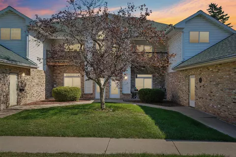 4300 W Grange UNIT 8, Greenfield, WI 53220
