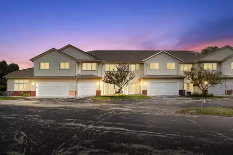 2426 Fox Riv #G, Waukesha, WI 53189
