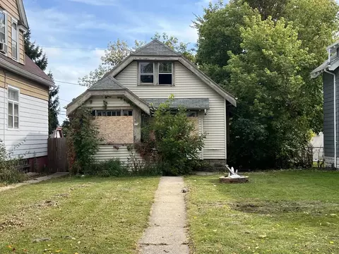 3746 N 11th, Milwaukee, WI 53206
