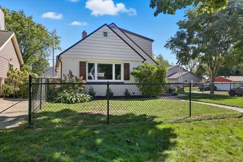 302 N 111th, Wauwatosa, WI 53226