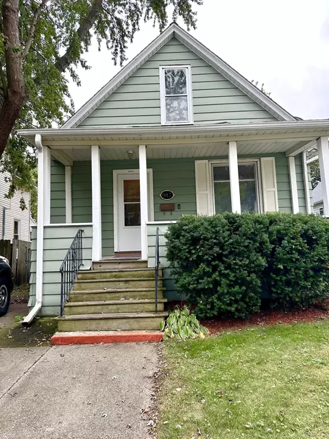 913 69th, Kenosha, WI 53143