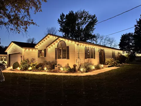 1910 S 35th, Manitowoc, WI 54220