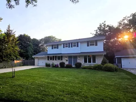 1823 W Holmes, Milwaukee, WI 53221